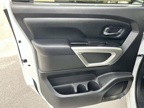 Used 2022 Nissan Titan SV RWD image 20
