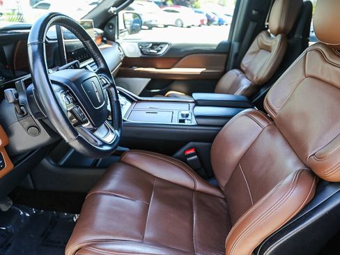 Used 2023 Lincoln Navigator Reserve AWD/4WD image 17
