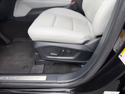 Used 2025 Ford Explorer Platinum w/ LUX Leather Package AWD/4WD image 29