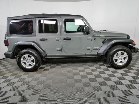 Used 2018 Jeep Wrangler Unlimited Sport S AWD/4WD image 2