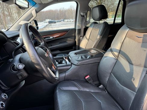 Used 2015 Cadillac Escalade Premium image 30