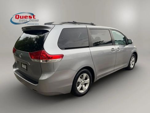 Used 2011 Toyota Sienna LE w/ Towing Pkg FWD image 3