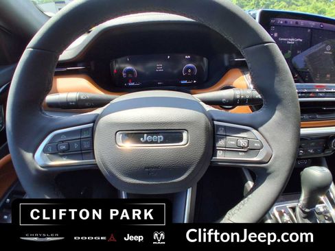 Certified 2025 Jeep Compass Limited w/ Elite Group AWD/4WD image 20
