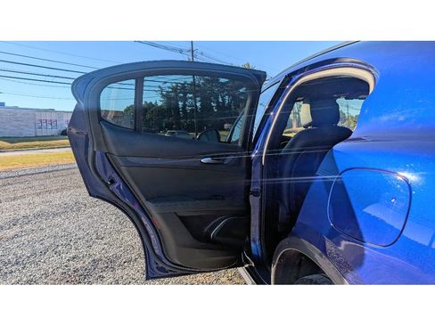 Used 2022 Alfa Romeo Stelvio Ti image 10