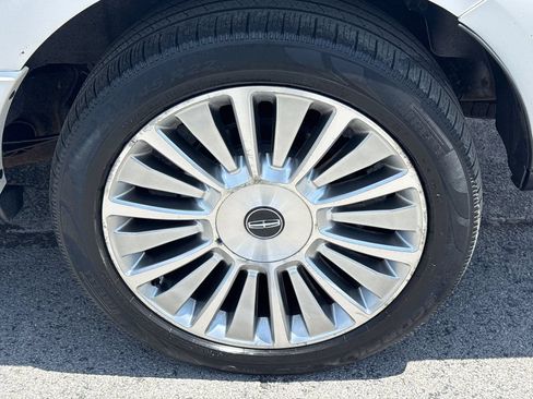 Used 2017 Lincoln Navigator Reserve AWD/4WD image 11