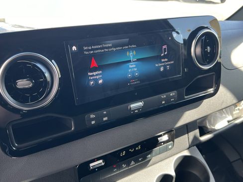 Used 2024 Mercedes-Benz Sprinter 2500 image 23