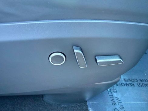 Used 2023 Tesla Model X image 30