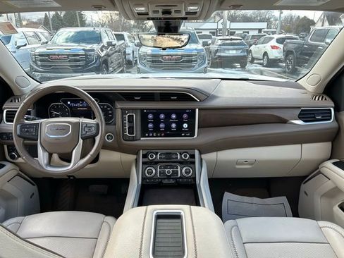 Used 2021 GMC Yukon Denali w/ Denali Premium Package image 27