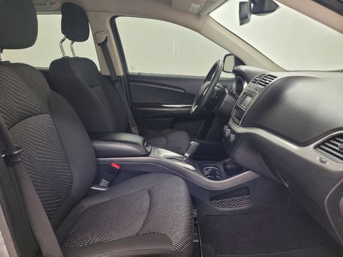 Used 2020 Dodge Journey SE w/ SE Popular Equipment Group FWD image 21