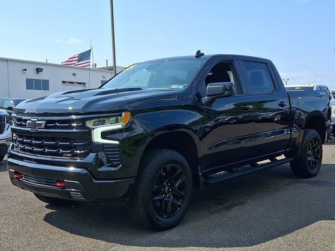Used 2025 Chevrolet Silverado 1500 LT Trail Boss w/ LPO, Dark Essentials Package AWD/4WD image 3