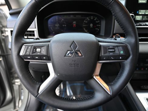 Used 2023 Mitsubishi Outlander SEL image 24