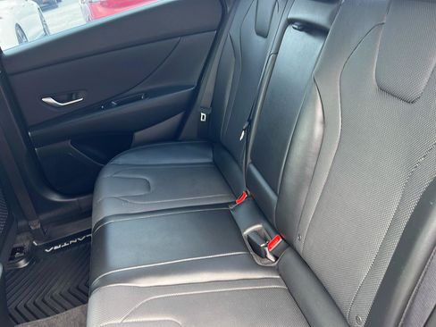 Certified 2022 Hyundai Elantra Limited FWD image 9