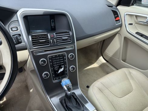 Used 2015 Volvo XC60 T5 Premier w/ Proximity Package FWD image 32