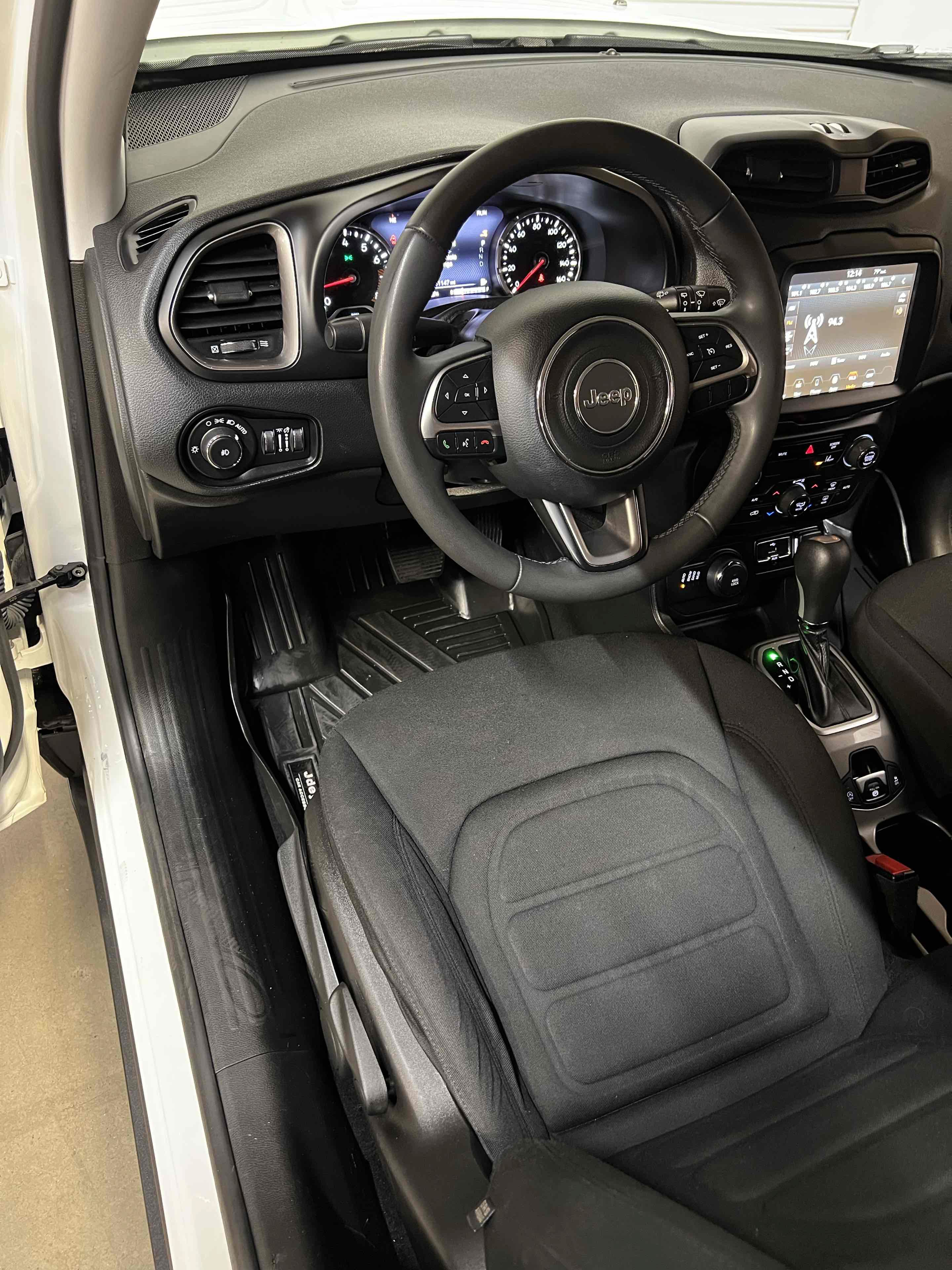 Used 2022 Jeep Renegade Latitude AWD/4WD image 22