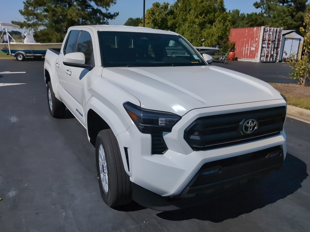 Used 2024 Toyota Tacoma SR5 AWD/4WD image 8