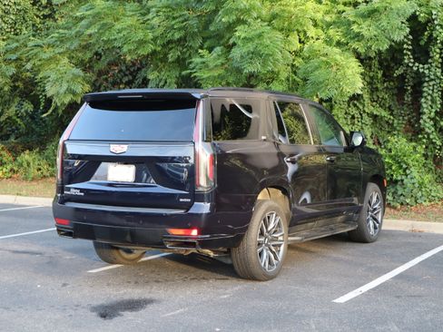 Certified 2022 Cadillac Escalade Sport RWD image 7