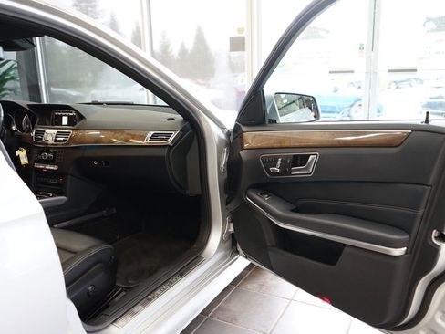 Used 2014 Mercedes-Benz E 350 4MATIC Sedan image 41
