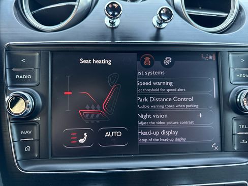 Used 2019 Bentley Bentayga image 81