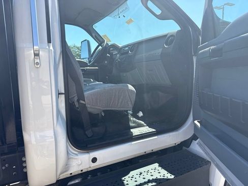 Used 2022 Ford F650 2WD Regular Cab Super Duty image 22