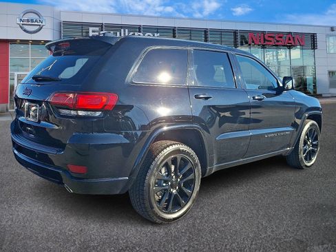 Used 2022 Jeep Grand Cherokee Laredo X image 6