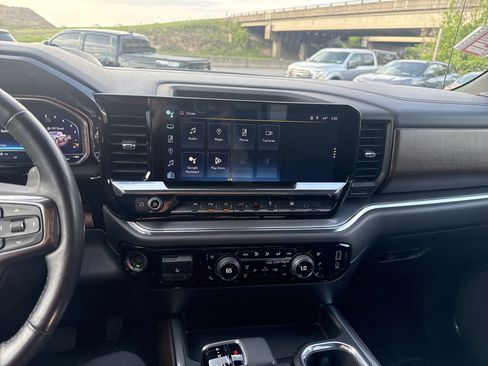 Used 2023 Chevrolet Silverado 1500 High Country w/ High Country Premium Package AWD/4WD image 25