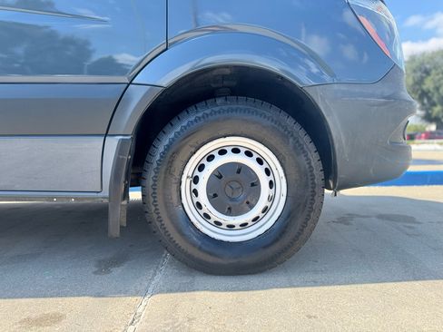 Used 2018 Mercedes-Benz Sprinter 2500 image 21