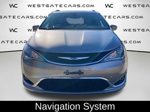 Used 2018 Chrysler Pacifica Touring-L Plus image 2