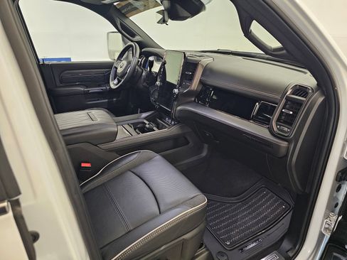 Used 2025 RAM 3500 Limited AWD/4WD image 31