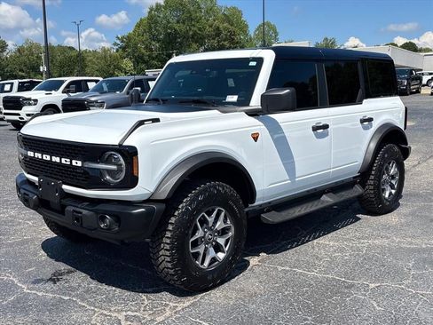 Used 2025 Ford Bronco Badlands w/ Black Appearance Package AWD/4WD image 3