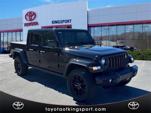 Used 2025 Jeep Gladiator Sport image 7