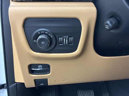 Certified 2025 Jeep Grand Cherokee Summit AWD/4WD image 22