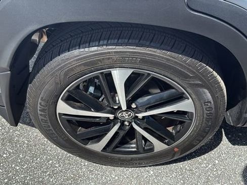 Used 2025 Toyota Corolla Cross AWD Hybrid w/ Convenience Package image 9