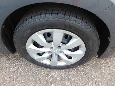 Used 2014 Toyota Corolla LE FWD image 29