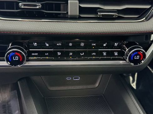 New 2026 Chevrolet Equinox RS w/ Convenience Package III AWD/4WD image 17