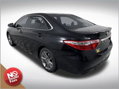 Used 2017 Toyota Camry SE image 5