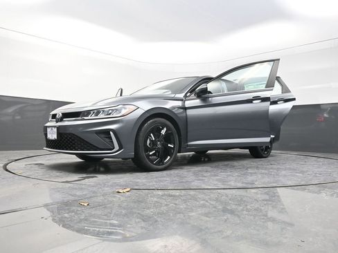 New 2026 Volkswagen Jetta SE FWD image 31