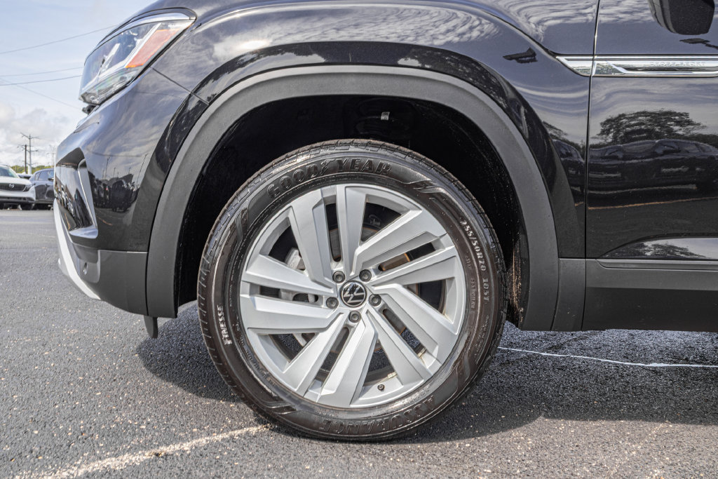 Certified 2023 Volkswagen Atlas Cross Sport SE w/ Panoramic Sunroof Package AWD/4WD image 36