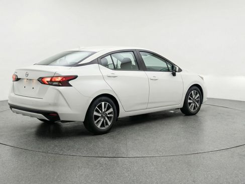 Used 2025 Nissan Versa SV image 9