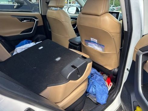 Used 2020 Toyota RAV4 Limited image 19