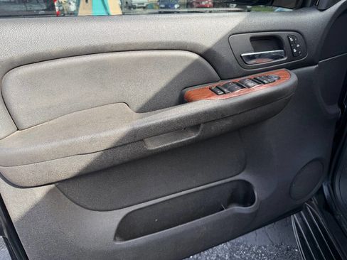 Used 2007 GMC Yukon SLT w/ SLT Preferred Equipment Group image 4