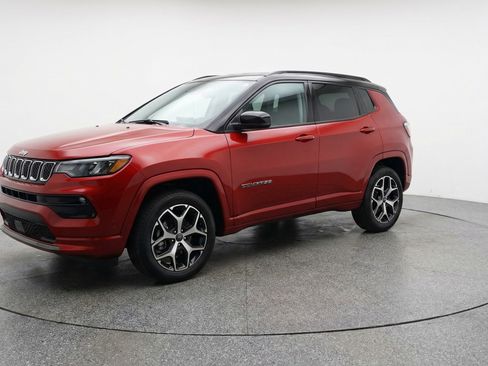Used 2025 Jeep Compass Limited image 3