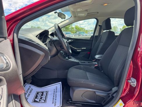 Used 2017 Ford Focus SE w/ Cold Weather Package FWD image 15