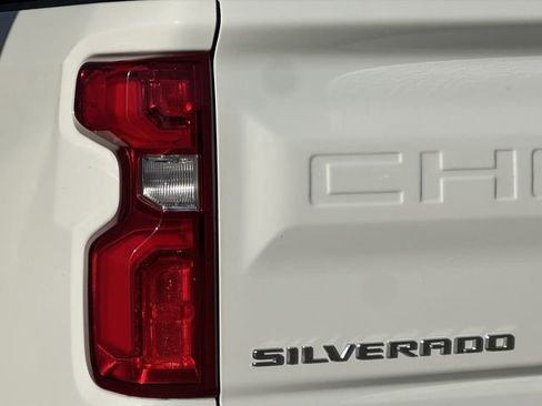 Used 2023 Chevrolet Silverado 1500 ZR2 w/ Technology Package AWD/4WD image 6