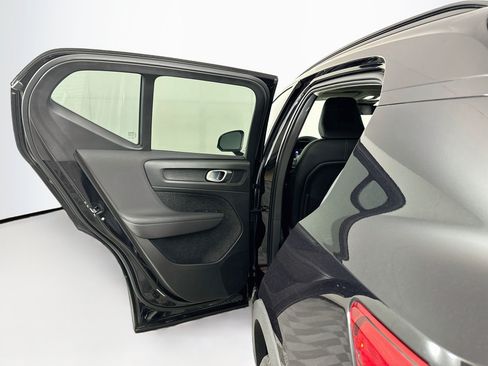 Used 2024 Volvo XC40 B5 Plus w/ Protection Package Premier AWD/4WD image 28