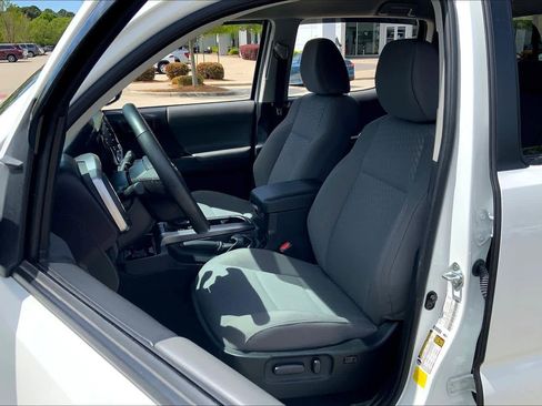 Used 2023 Toyota Tacoma SR5 w/ Technology Package image 8