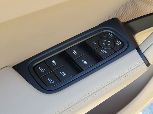 New 2026 Porsche Cayenne Coupe AWD/4WD image 26