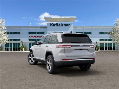 New 2026 Jeep Grand Cherokee Limited w/ Luxury Tech Group II AWD/4WD image 3