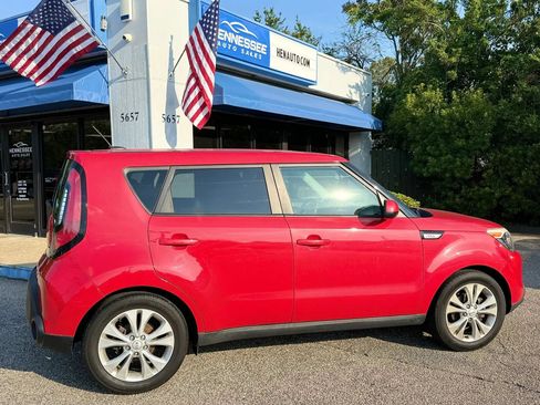 Used 2015 Kia Soul + FWD image 13