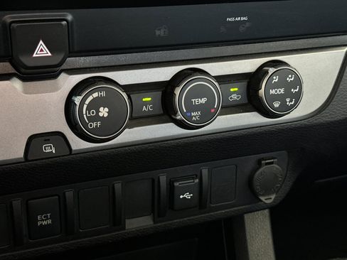 Used 2022 Toyota Tacoma SR image 17