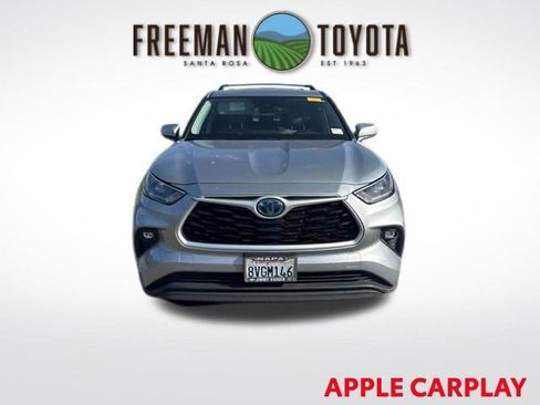 Used 2020 Toyota Highlander LE image 3